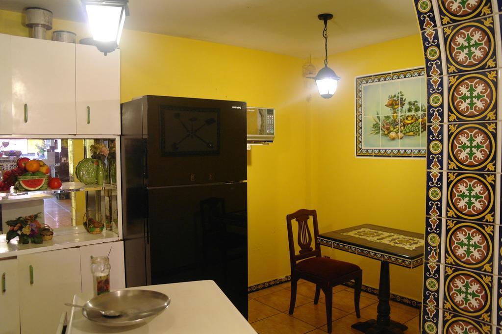Hostal Iquique Lima Exterior photo