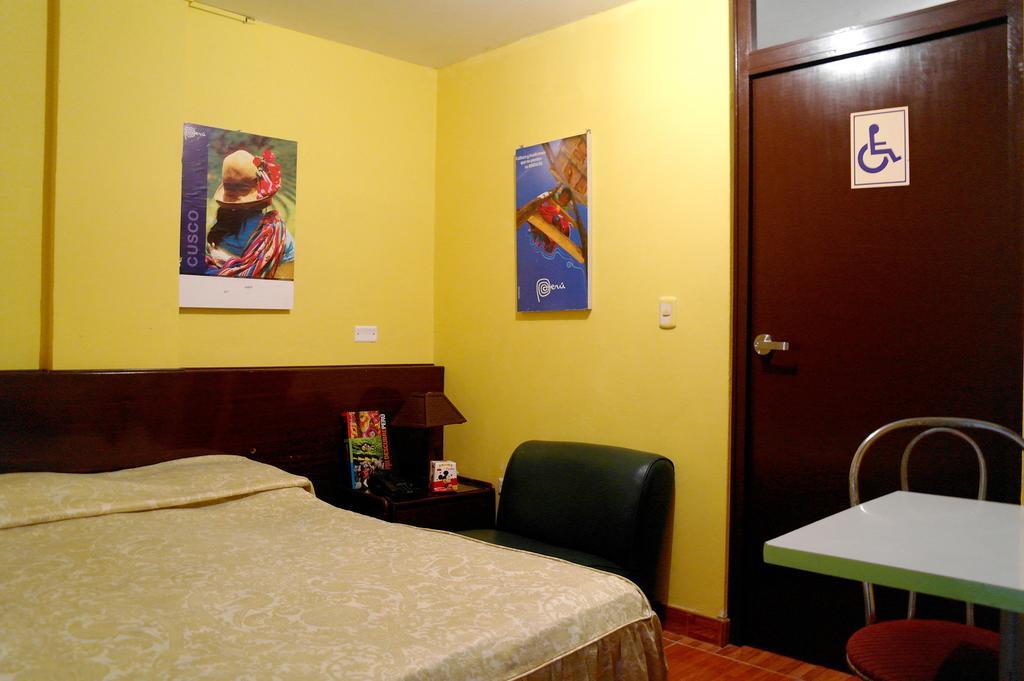 Hostal Iquique Lima Exterior photo