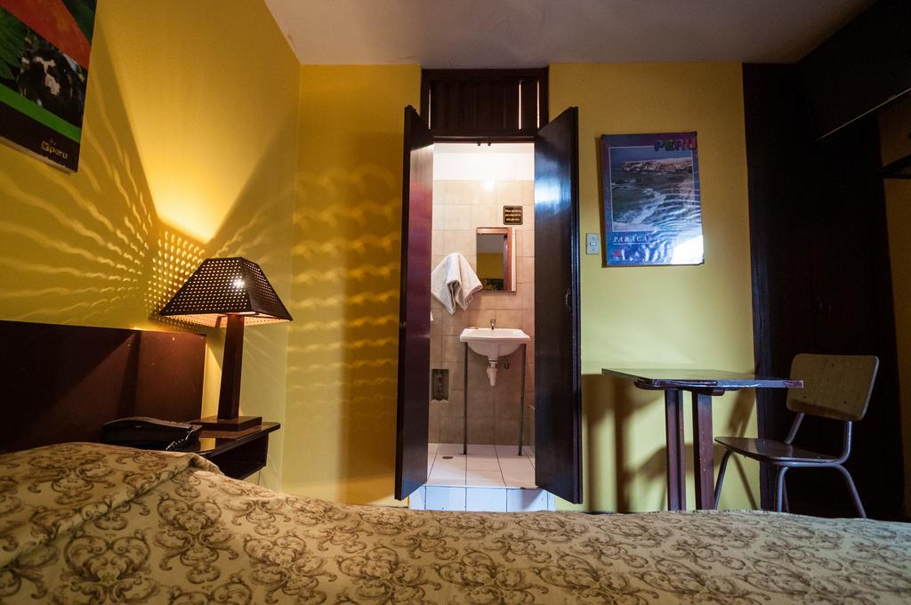 Hostal Iquique Lima Exterior photo