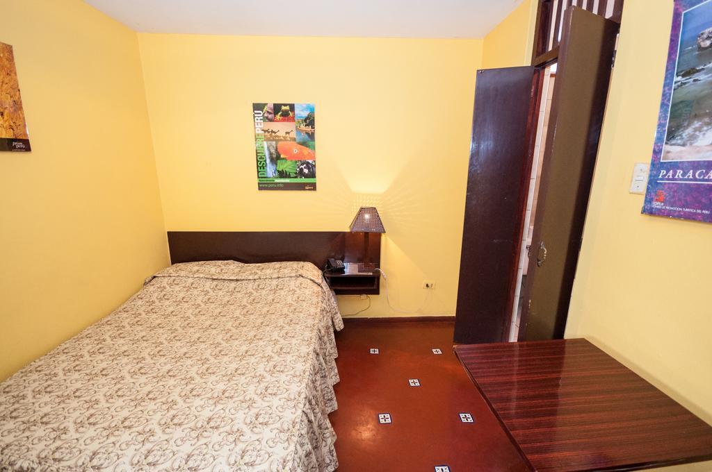 Hostal Iquique Lima Exterior photo